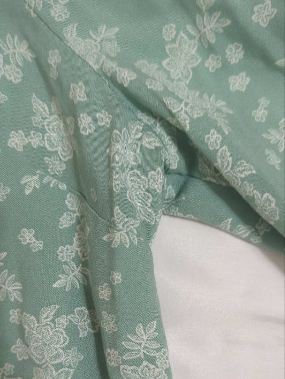 Torrid Hi-Lo Tie-Front Top, Color Lacey floral granite green sm Size 1X - Picture 11 of 15